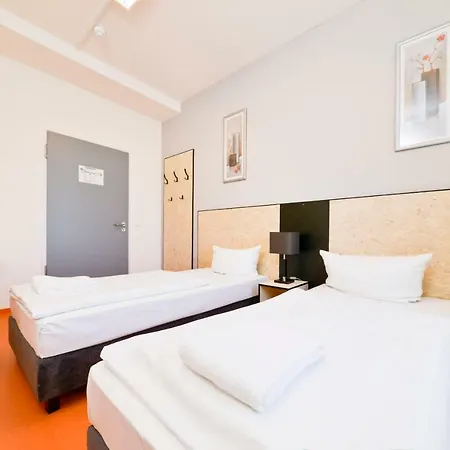 Hostel Lok *