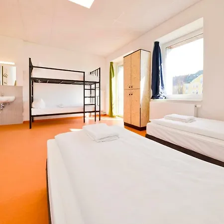 Hostel Lok *